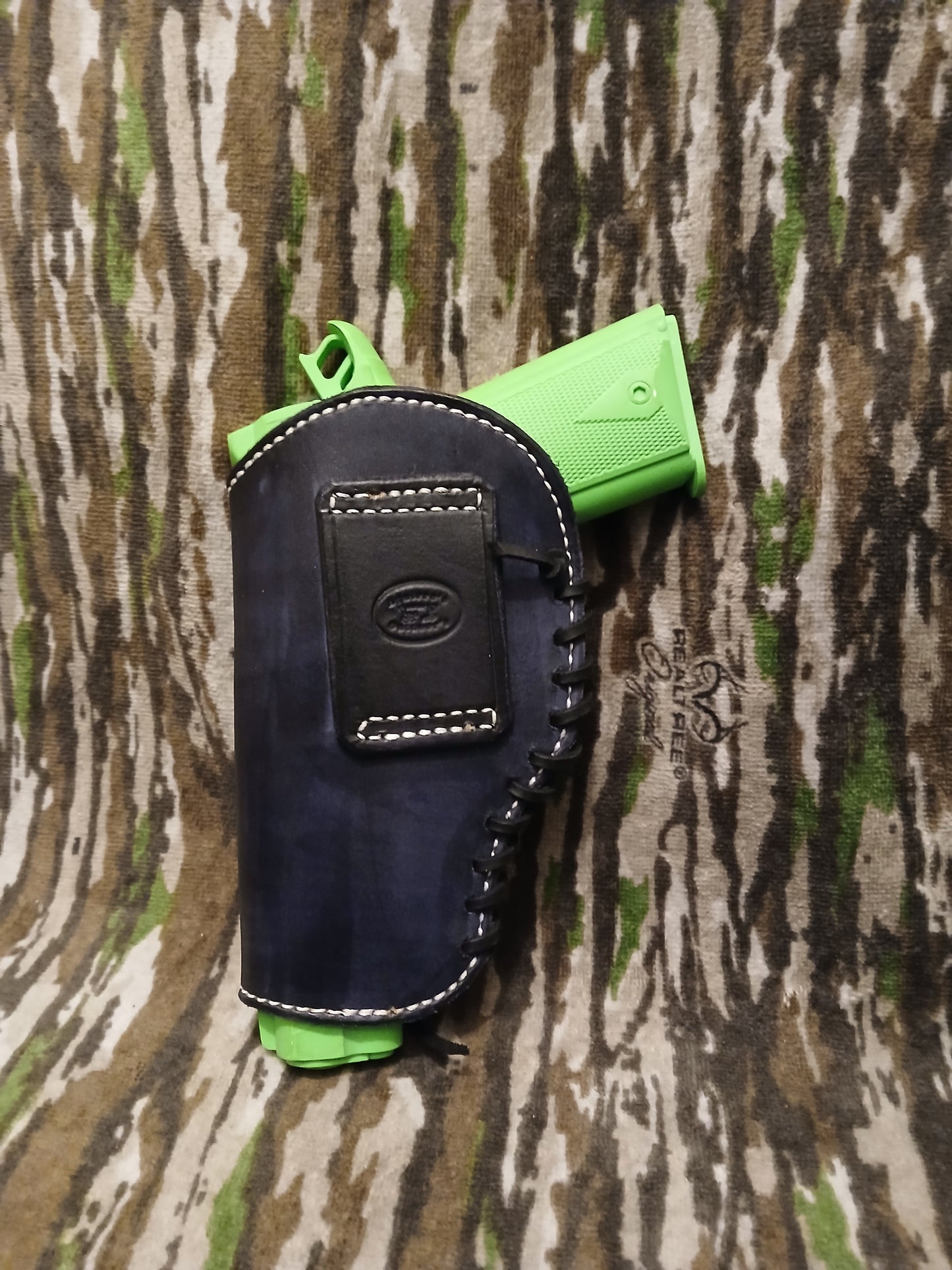 Black holster (medium)