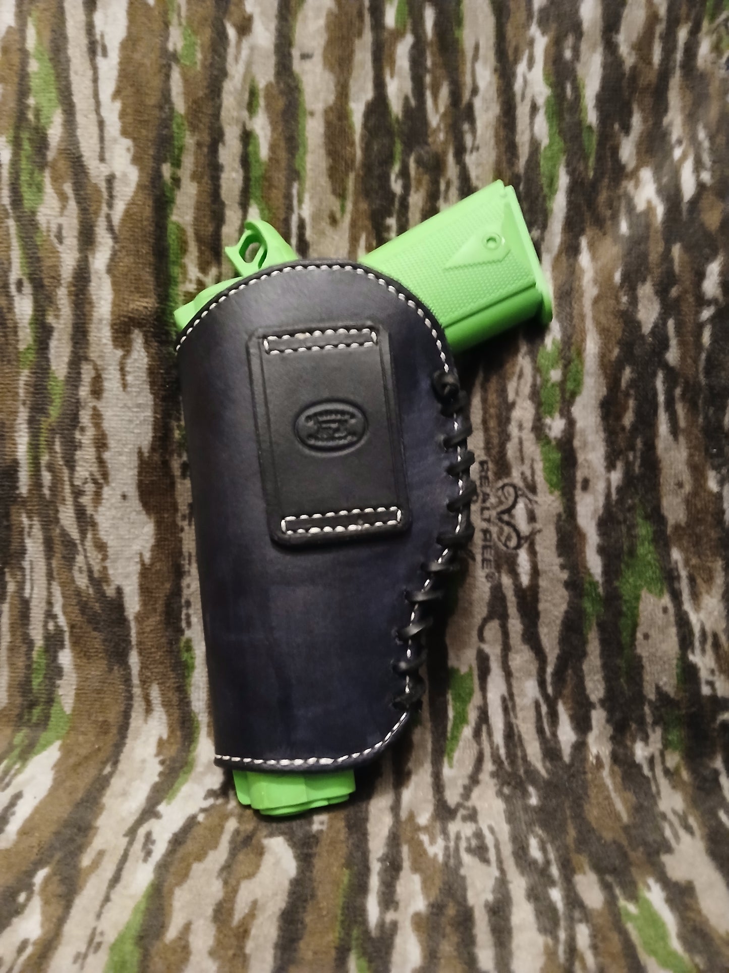 Black holster (medium)